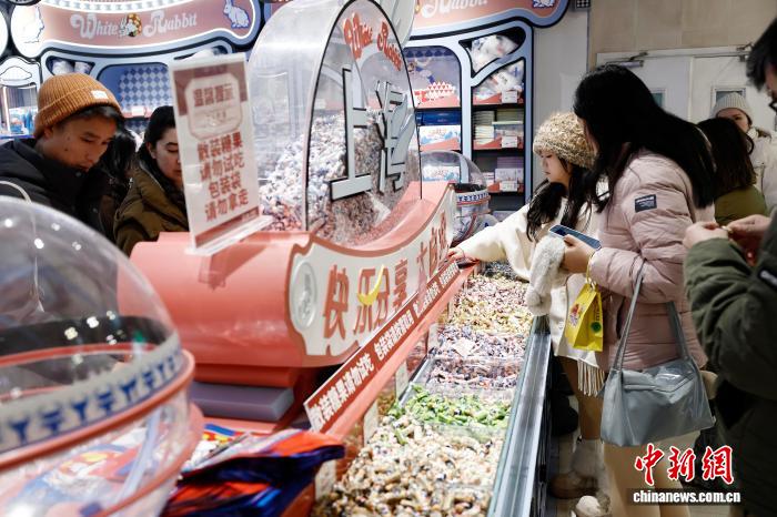 中国の2025年社会消費財小売総額が50兆元を突破