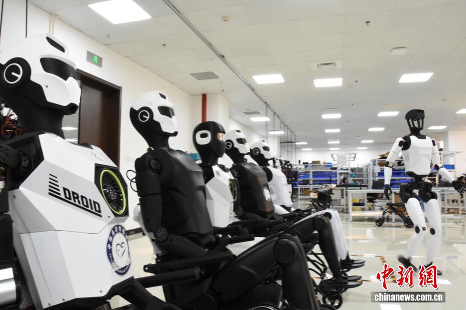 「エンボディドAIロボット」実験室を訪ねて　河南省鄭州