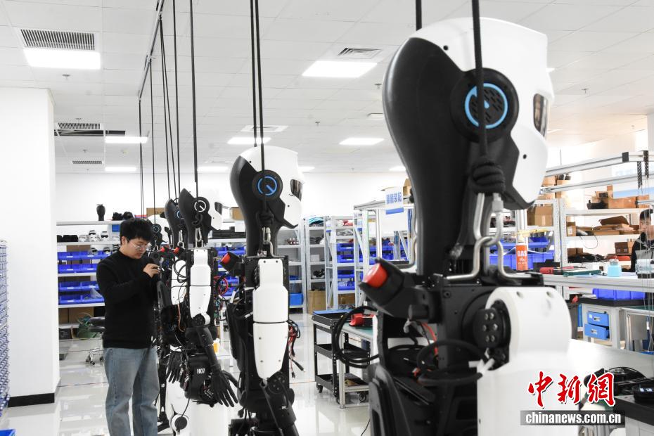 「エンボディドAIロボット」実験室を訪ねて　河南省鄭州