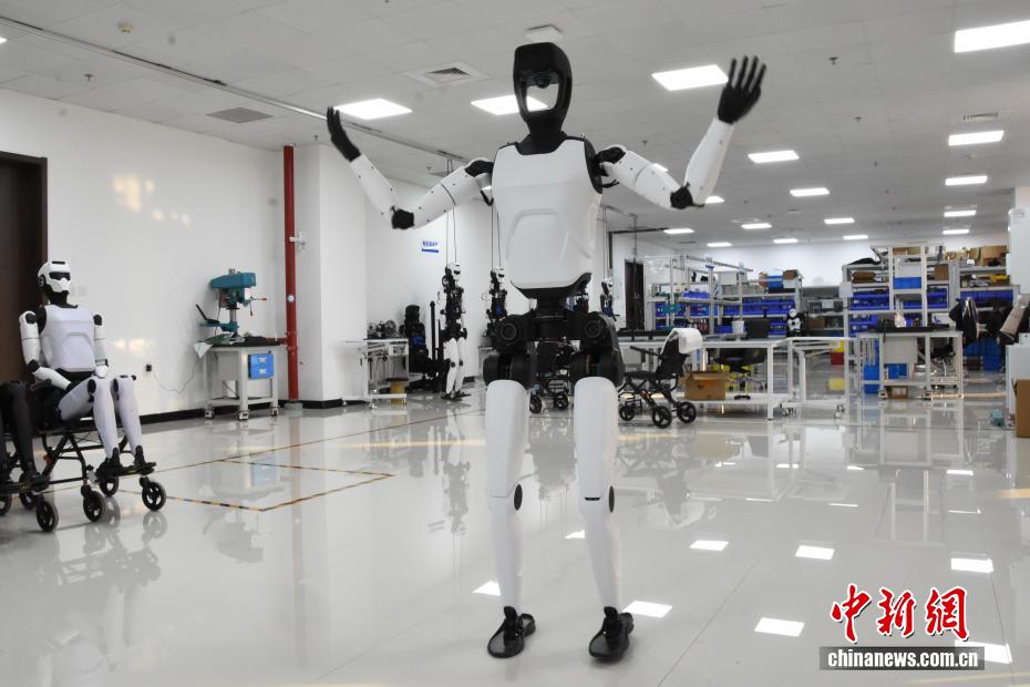 「エンボディドAIロボット」実験室を訪ねて　河南省鄭州