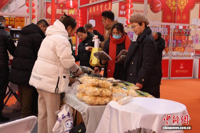 老舗ブランドと伝統要素を取り入れた春節用品販売イベントが開幕　山東省臨沂