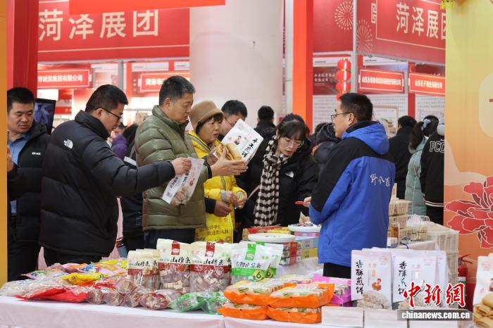 老舗ブランドと伝統要素を取り入れた春節用品販売イベントが開幕　山東省臨沂