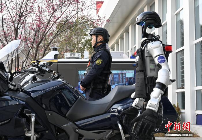 スマートパトロールと防犯支える最先端テクノロジー警察　浙江省杭州