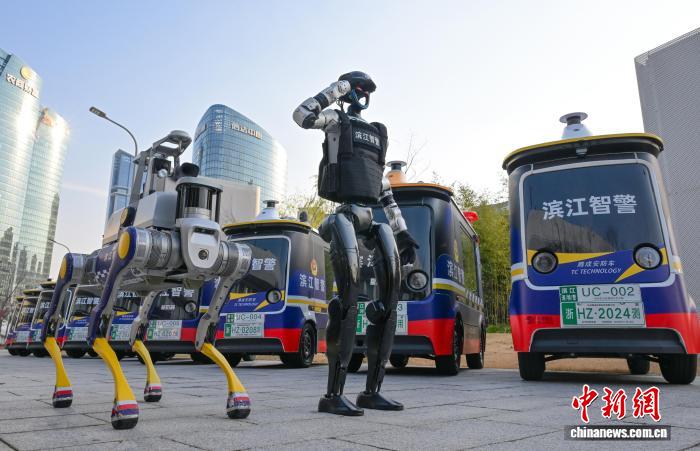 スマートパトロールと防犯支える最先端テクノロジー警察　浙江省杭州