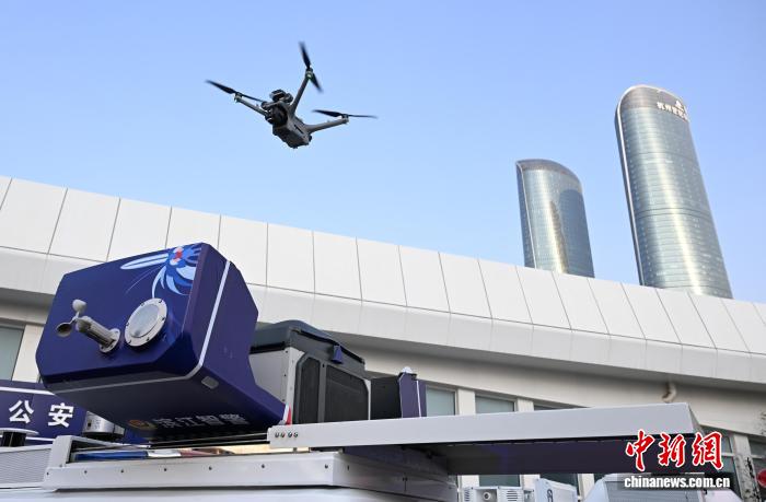 スマートパトロールと防犯支える最先端テクノロジー警察　浙江省杭州