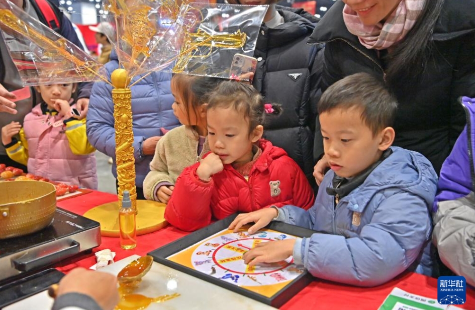 マーケットをそぞろ歩きして、春節気分を味わう　広西・南寧