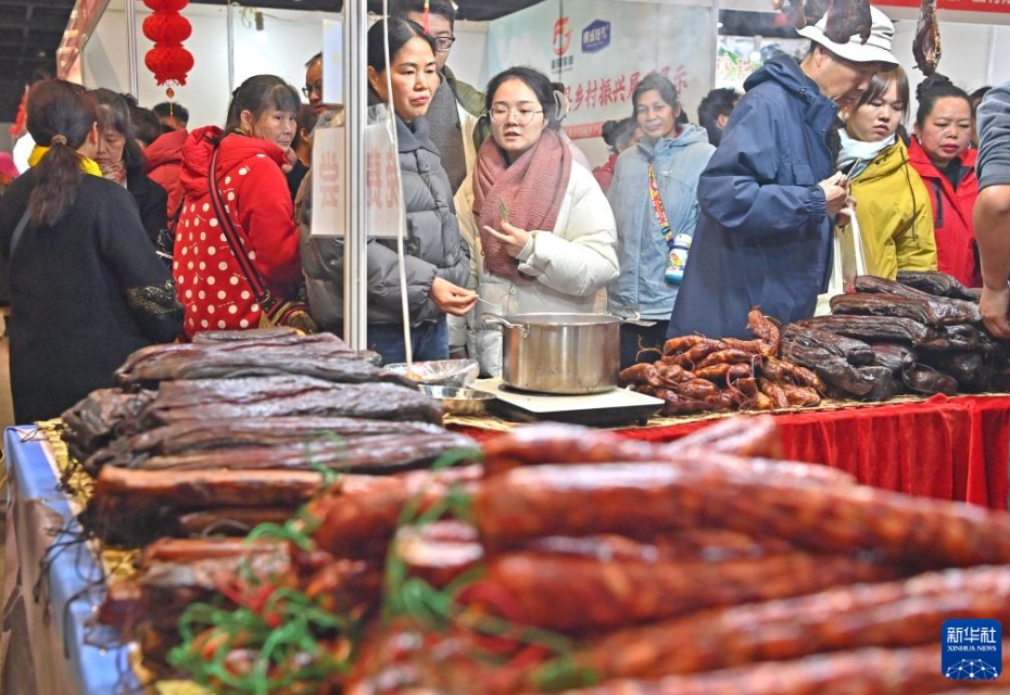 マーケットをそぞろ歩きして、春節気分を味わう　広西・南寧