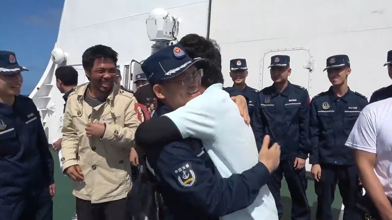 「中国海警局に深く感謝」　中国海警によるフィリピン人遭難船員の引き渡しが完了