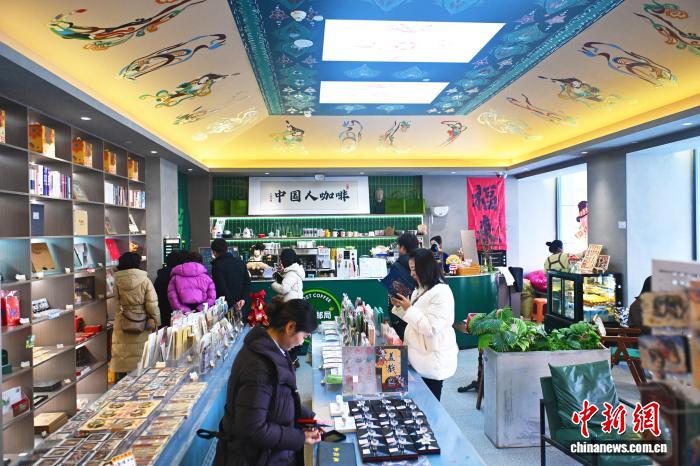 「敦煌」テーマ郵便局が市民に人気　甘粛省蘭州