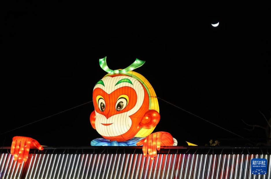 冬の夜を明るく照らす「天宮灯会」　北京