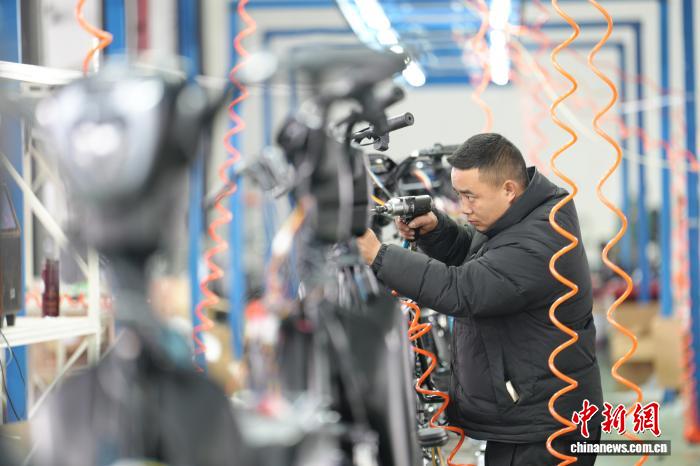 海外向け注文品の生産に追われるオートバイメーカー　貴州省銅仁