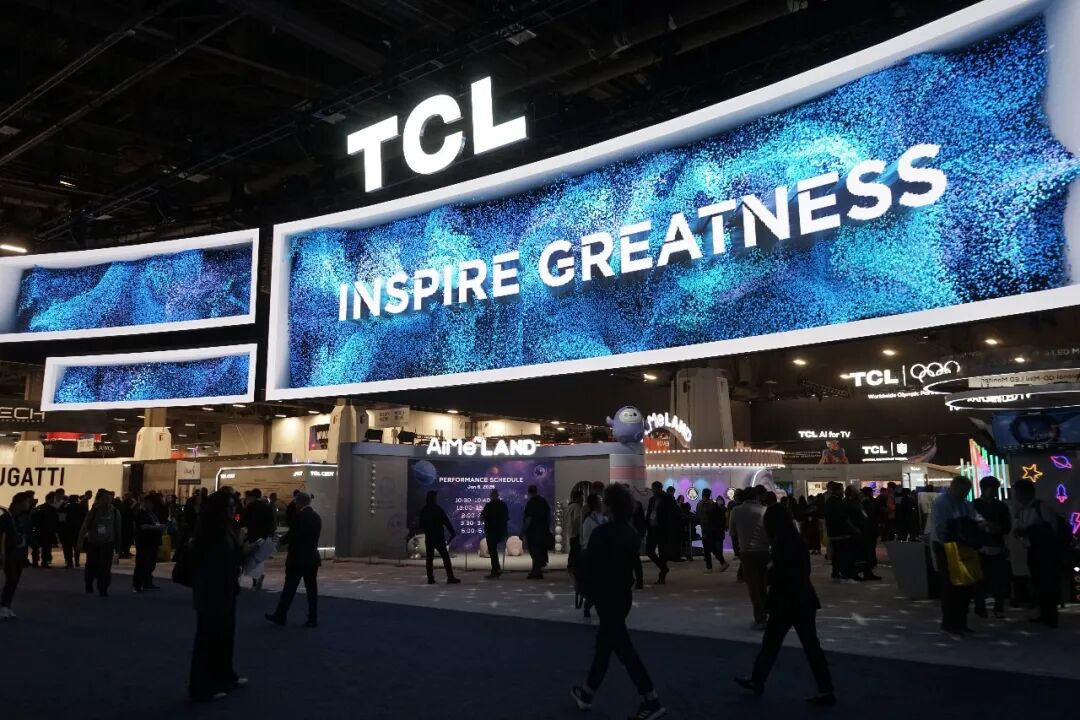 2026年、米ラスベガスでのCESで多くの来場者を集めたTCLの展示ブース(撮影・曾慧)