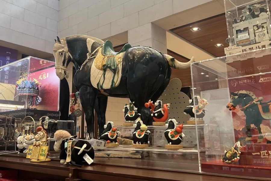 人気グッズ「鳳冠」に続くヒット商品誕生？中国国家博物館のグッズ「黒い馬」が話題に