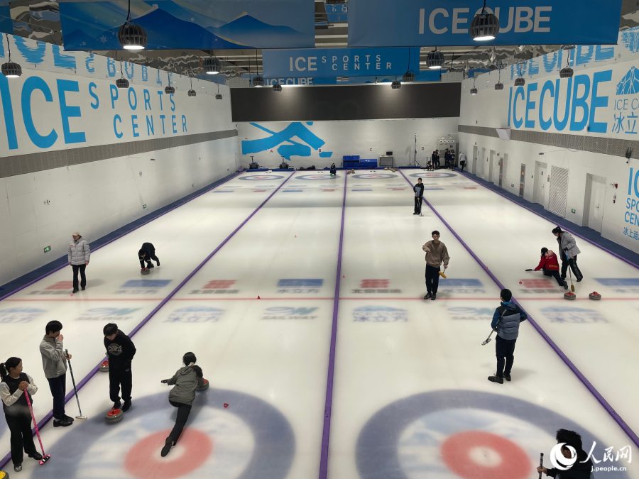 氷立方（アイスキューブ）内にあるカーリング専用のリンク（撮影・勝又あや子）