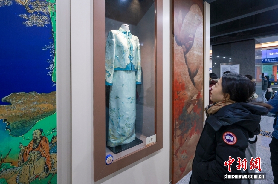 「この駅で千年の色彩に出会う――中国伝統色彩展」が北京地下鉄駅で開幕