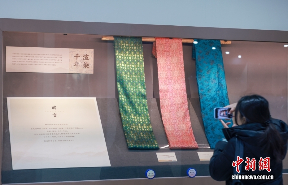 「この駅で千年の色彩に出会う――中国伝統色彩展」が北京地下鉄駅で開幕