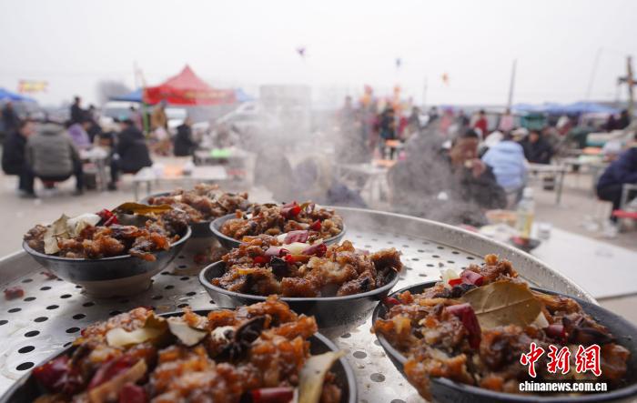 「年越しムード」を満喫できるマーケット・洧川大市　河南省鄭州