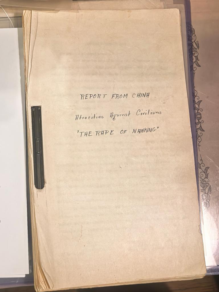 サットンの「中国に関する報告」（撮影・蒋芳）
