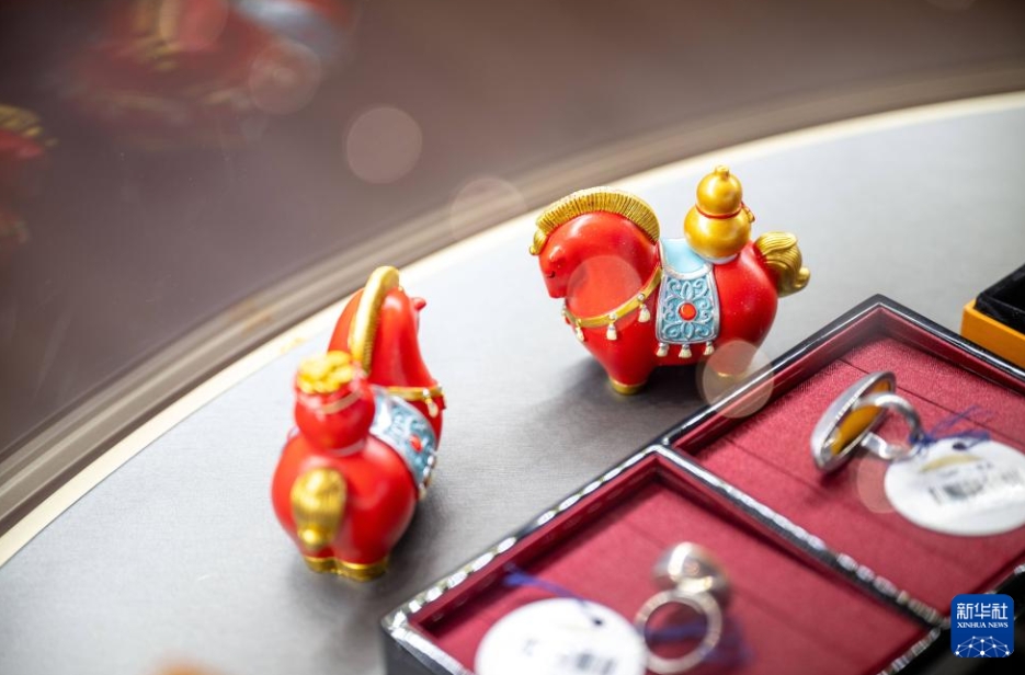 博物院で干支の馬探し　内蒙古