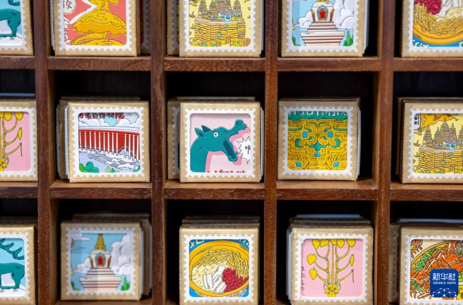 博物院で干支の馬探し　内蒙古