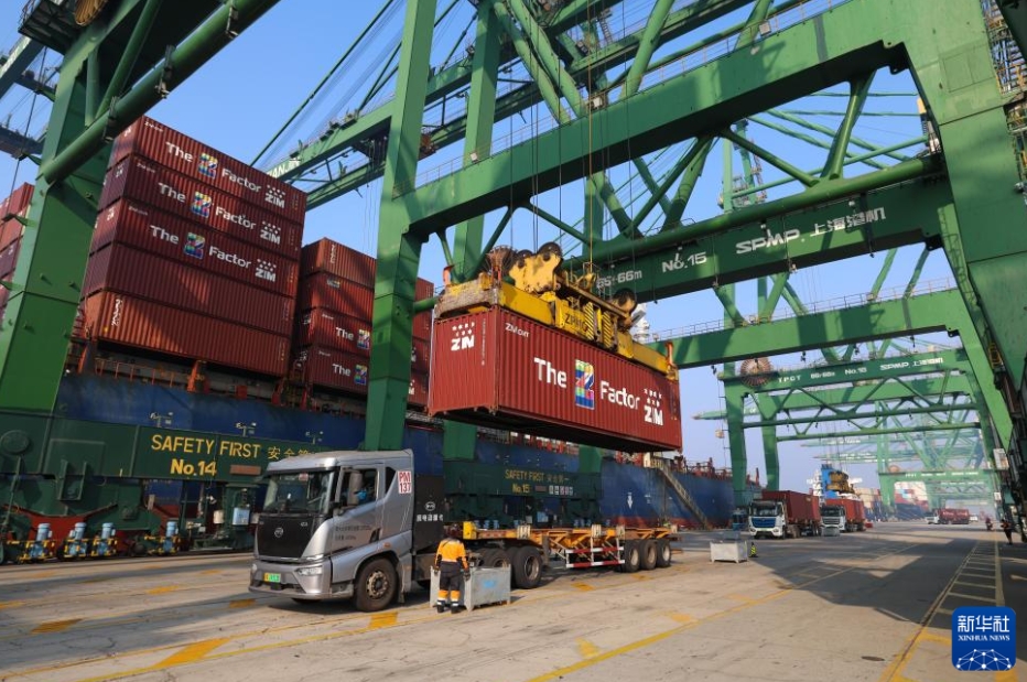 春節市場を目指して海外の生鮮食品が次々到着　天津