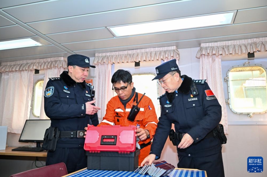 春節市場を目指して海外の生鮮食品が次々到着　天津