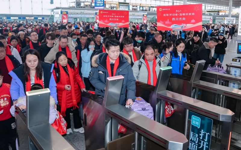 2月10日、帰省する労動者をねぎらうイベントの様子(画像提供・西安市労働組合)。