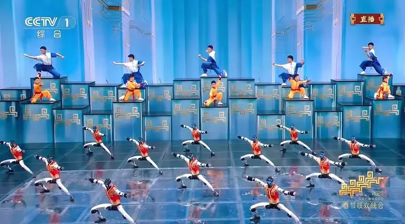 ロボットが「春晩」で武術を披露、会場を沸かす