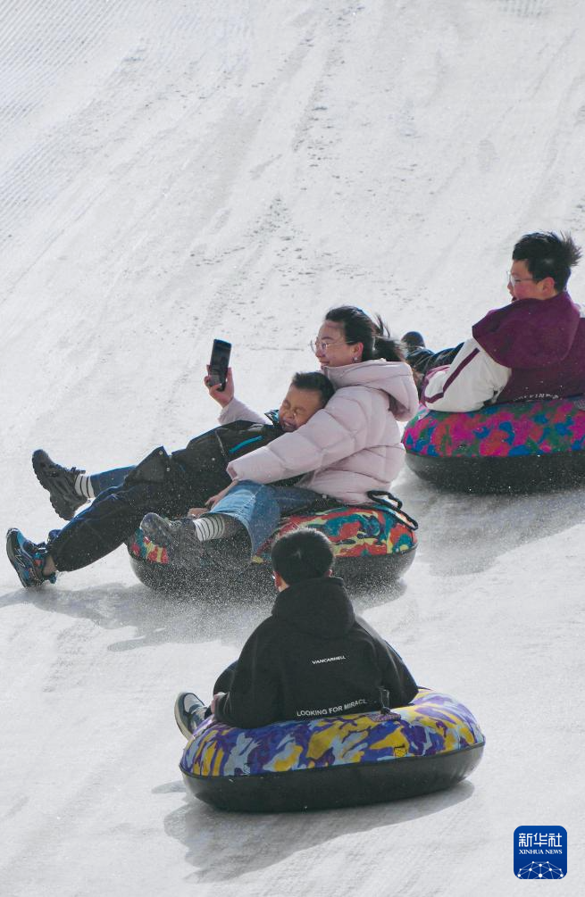 春節に躍動感添えるウィンタースポーツ人気　寧夏・銀川
