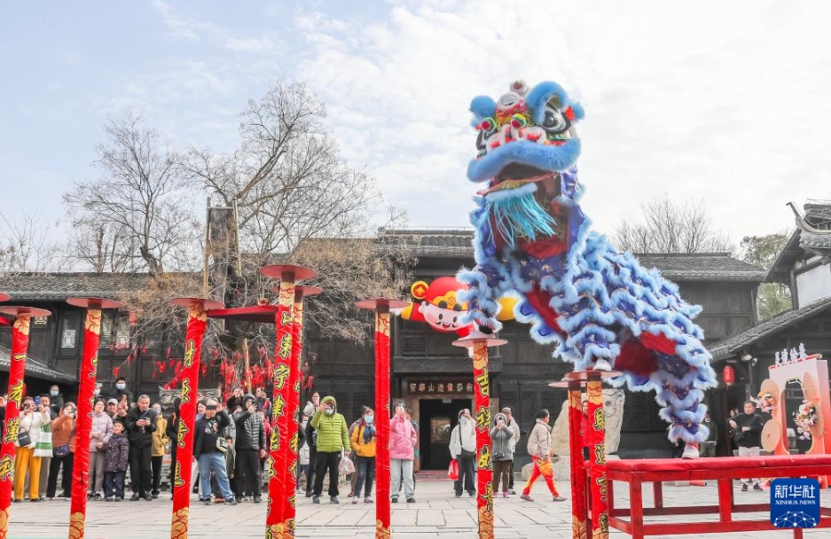 多彩な休日を満喫する中国各地の市民