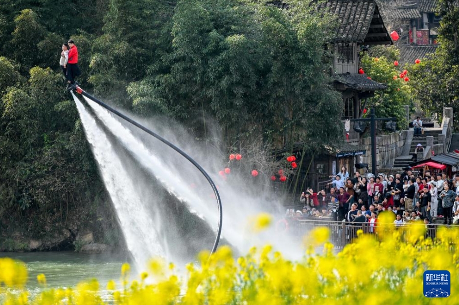 多彩な休日を満喫する中国各地の市民