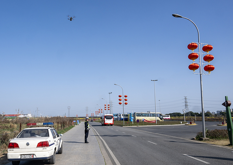 成都交通警察、春節中の交通安全確保に「ドローン＋スマートグラス」導入　四川省