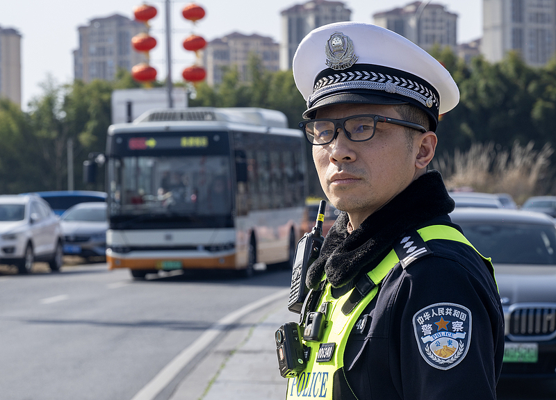 成都交通警察、春節中の交通安全確保に「ドローン＋スマートグラス」導入　四川省