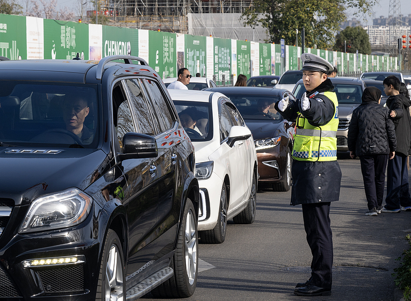 成都交通警察、春節中の交通安全確保に「ドローン＋スマートグラス」導入　四川省