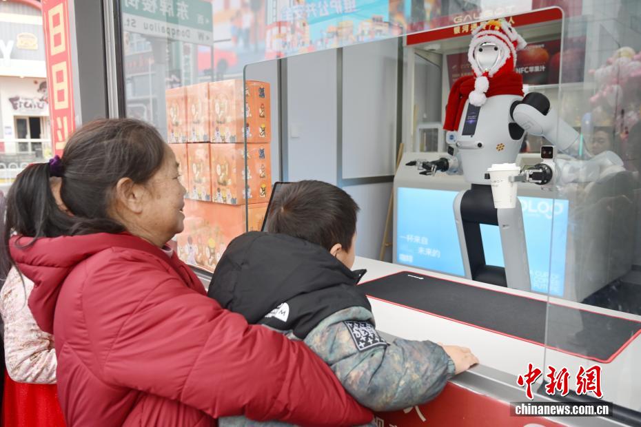 スマート販売ロボットが長沙市内に登場　湖南省