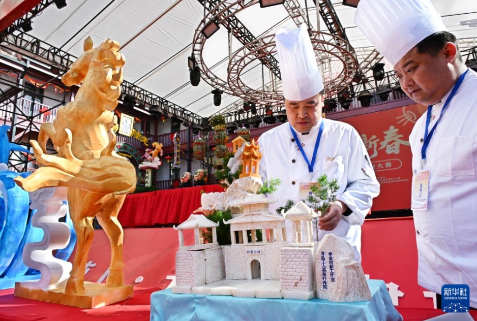 食品彫刻の技を披露するコンテスト開催　山東省