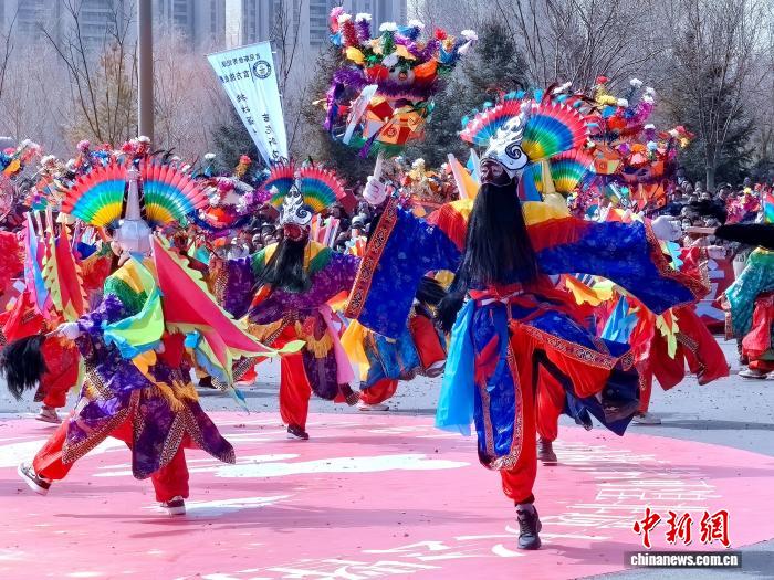 「最大規模の社火パフォーマンス」がギネス世界記録認定　青海省海東