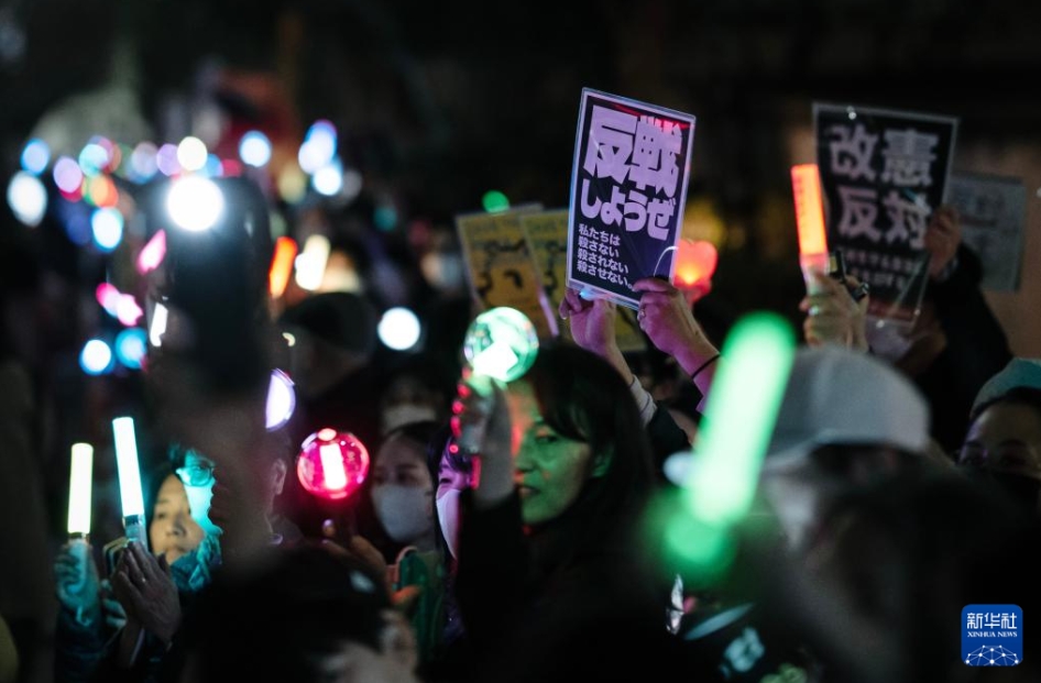 首相官邸前で高市首相の憲法改正の動きに抗議する集会　日本