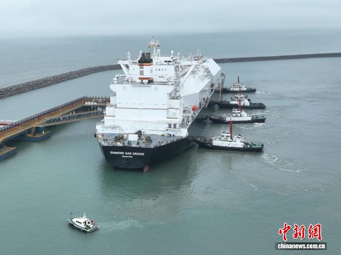 春節明け初のLNG船「蘭花」号　福建省・漳州港に接岸