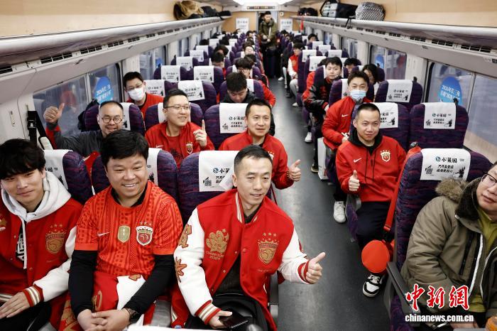 長江デルタ地区で2026年初の「サポーター特別列車」が上海駅を出発