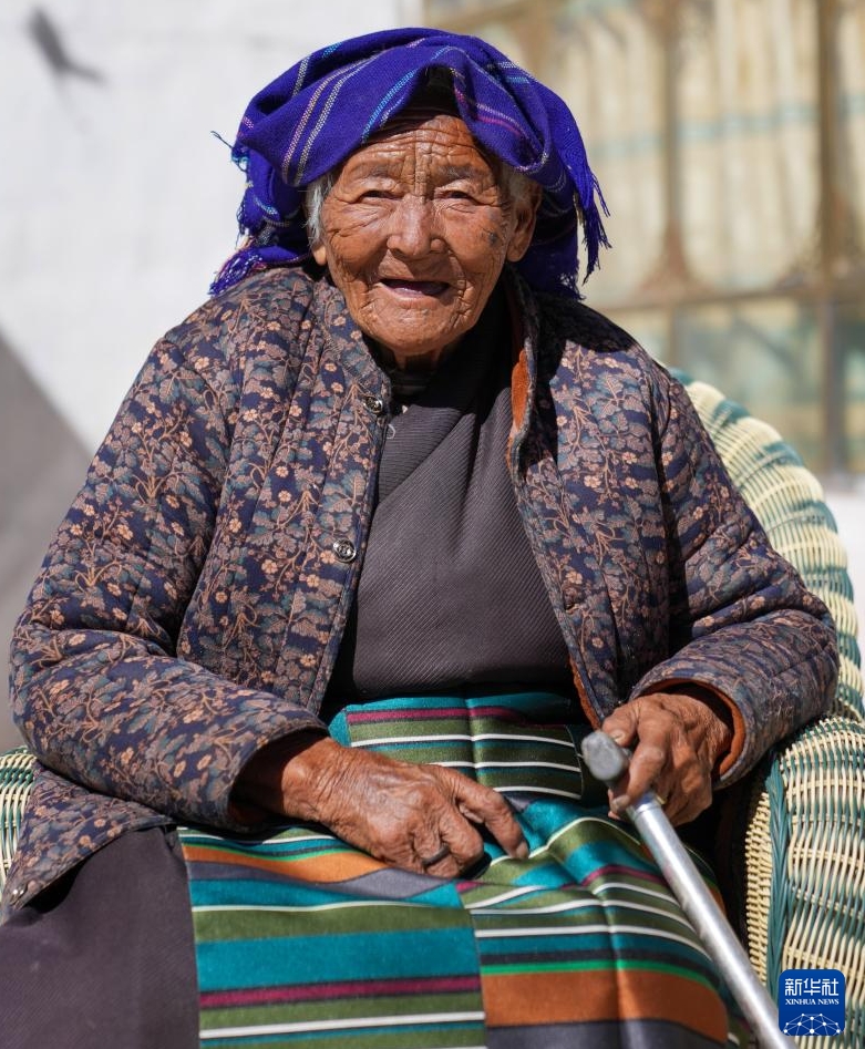 高原に住む長寿姉妹　西蔵・拉薩