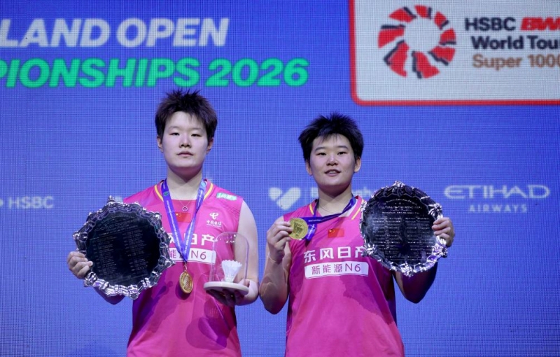 3月8日、表彰式に臨む劉聖書/譚寧（写真右）ペア（撮影・李穎）。