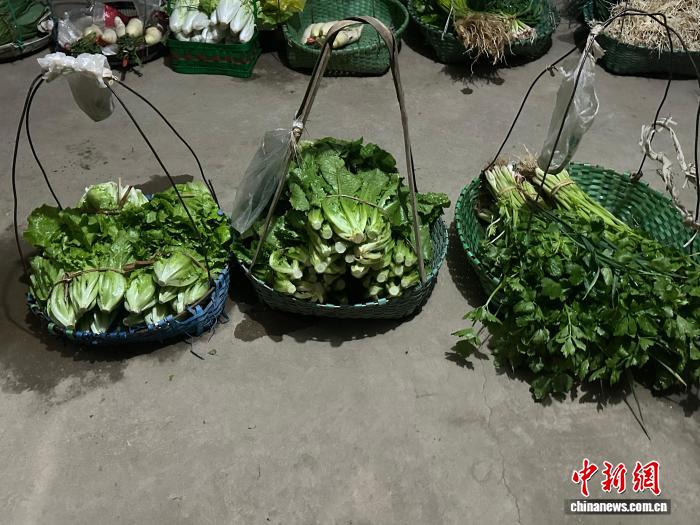 野菜無人販売所が売るのは「新鮮さ」だけでなく「信頼」　広西・南寧