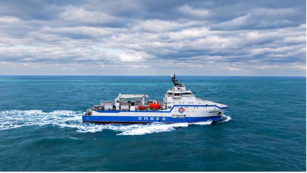 試験航行中の統合型大型フラクチャリング作業船「海洋石油696」。（画像提供：取材先）