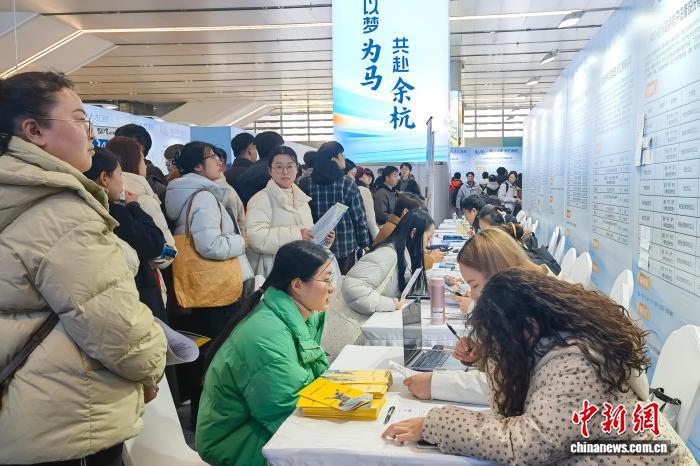 就職フェアの様子（撮影・王逸飛）。