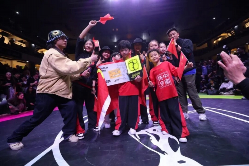 重慶の13歳の少年がストリートダンスの世界大会で優勝！