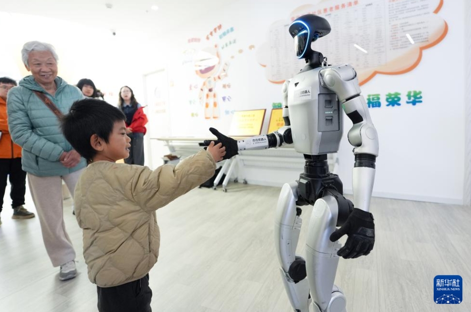 北京のスマートウェルネスロボット高齢者ケア拠点を訪ねて