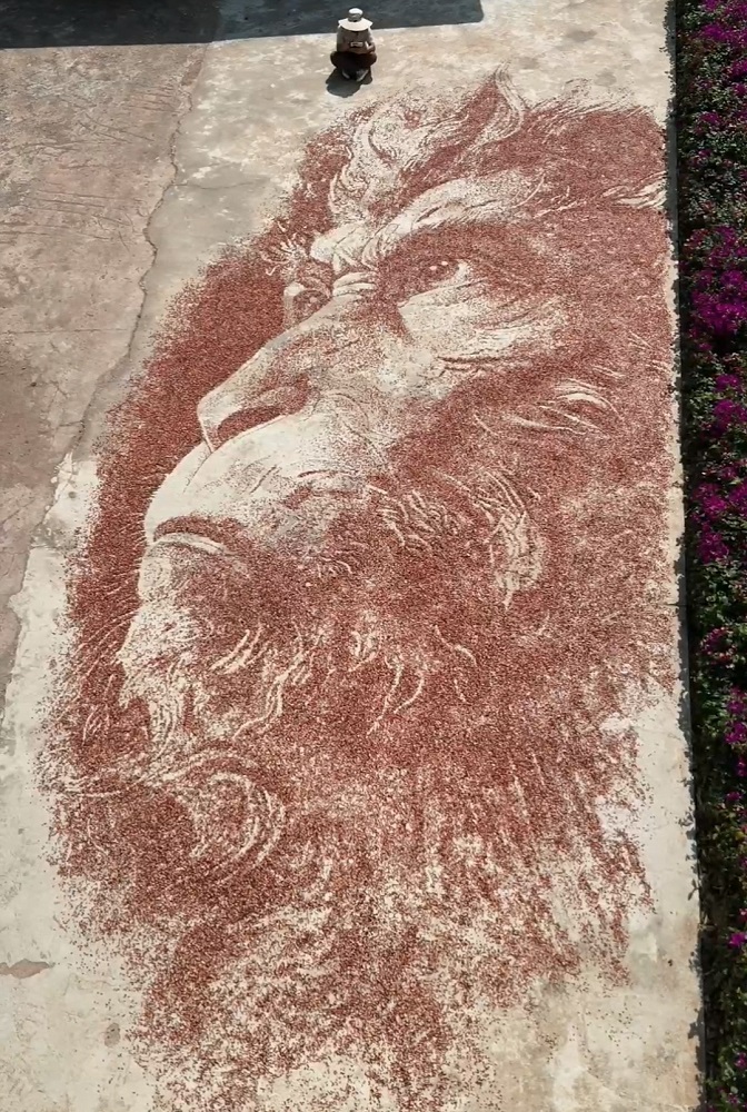 寧さんが描いた孫悟空（動画のスクリーンショット）。