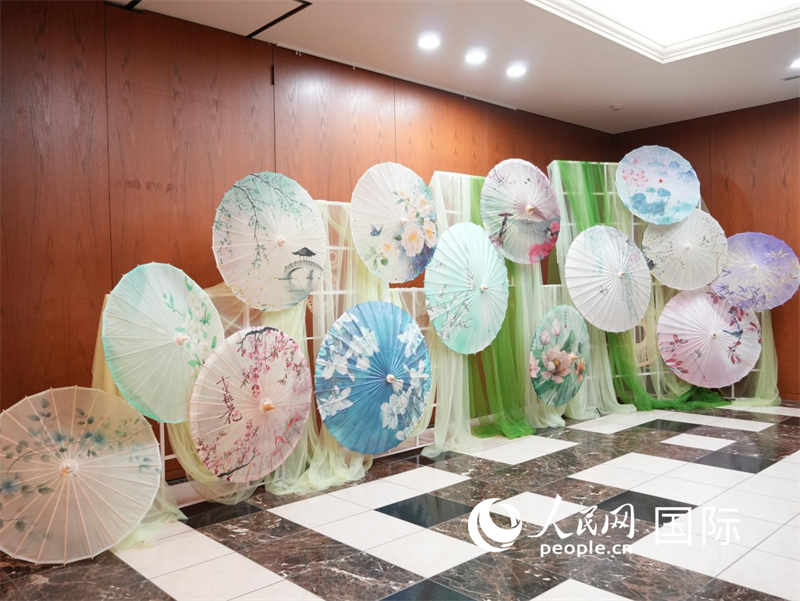 展示された中国伝統の油紙傘（撮影・許可）。