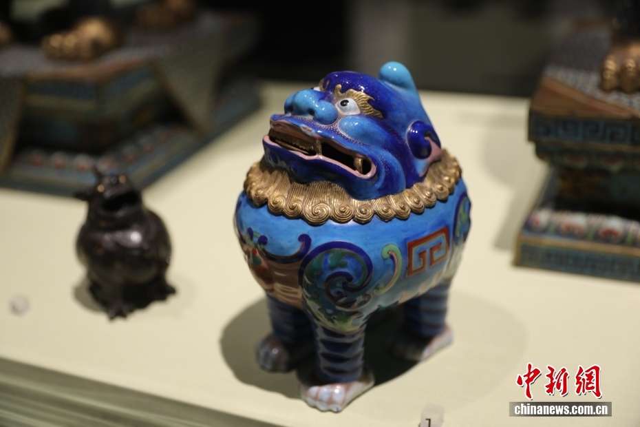 特別展に展示された清代の「甪端香炉」（3月23日撮影・劉大煒）。